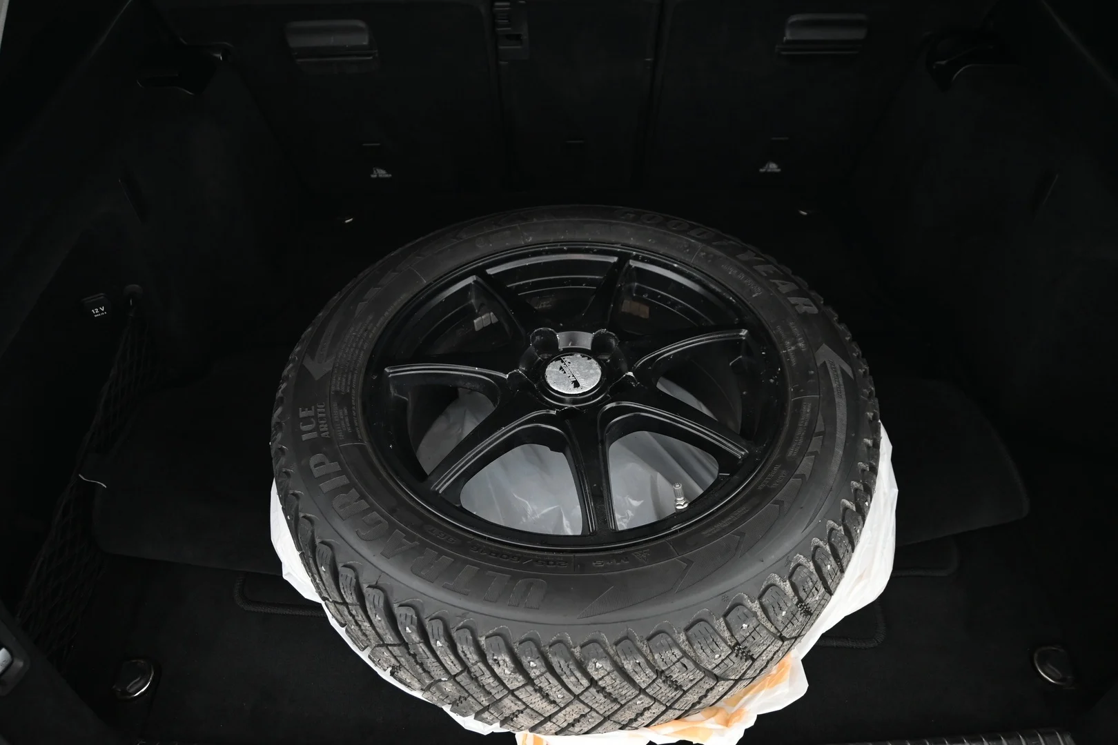 Car Image - 2RDZe9CWTRNtHMzQ1YHiVU