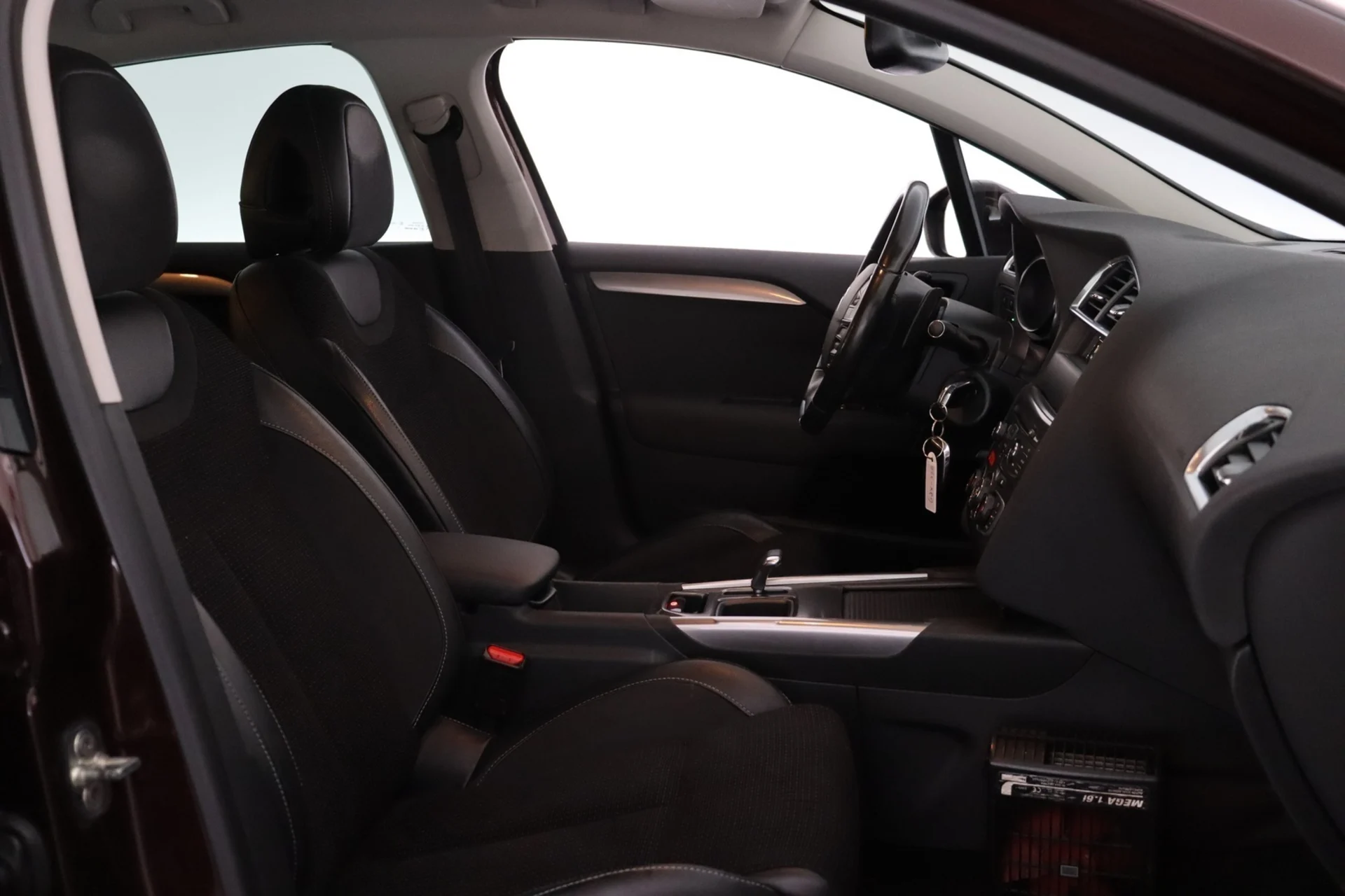 Car Image - 5dUZJCH8dMGuO7ZchzzMSZ