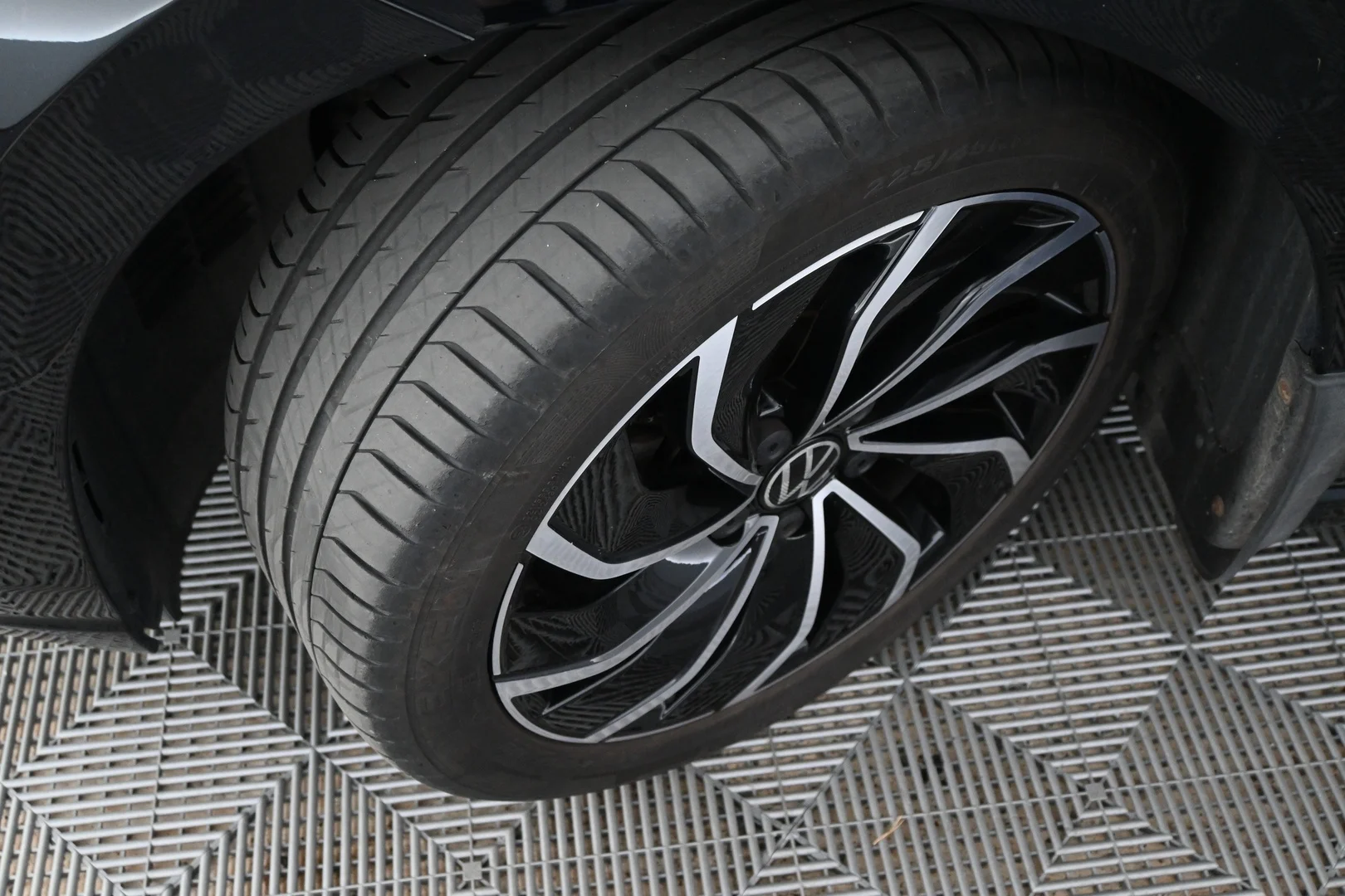 Car Image - 2DFKLkKQnM4VOWnSylNiKv