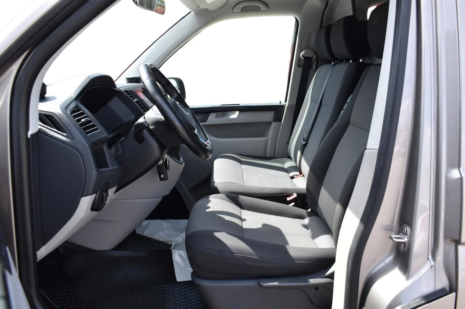 Car Image - 2NYKtJ78APxa5eJr89sRX2