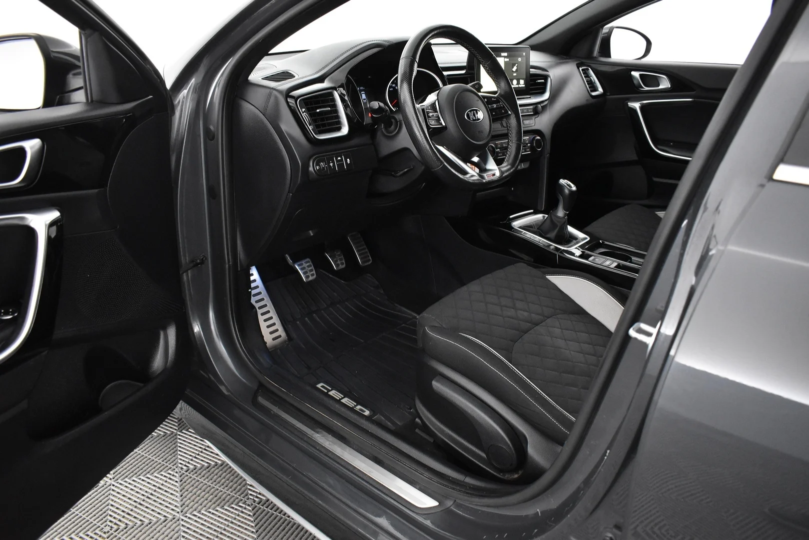 Car Image - 5CxmJdIcifhcun0UjSc66
