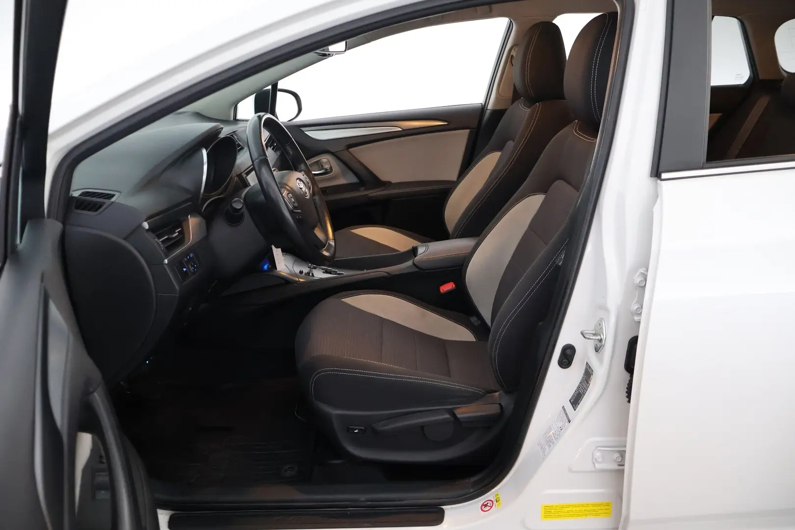 Car Image - 6JG95n0XgqglGHBLYO7cDT