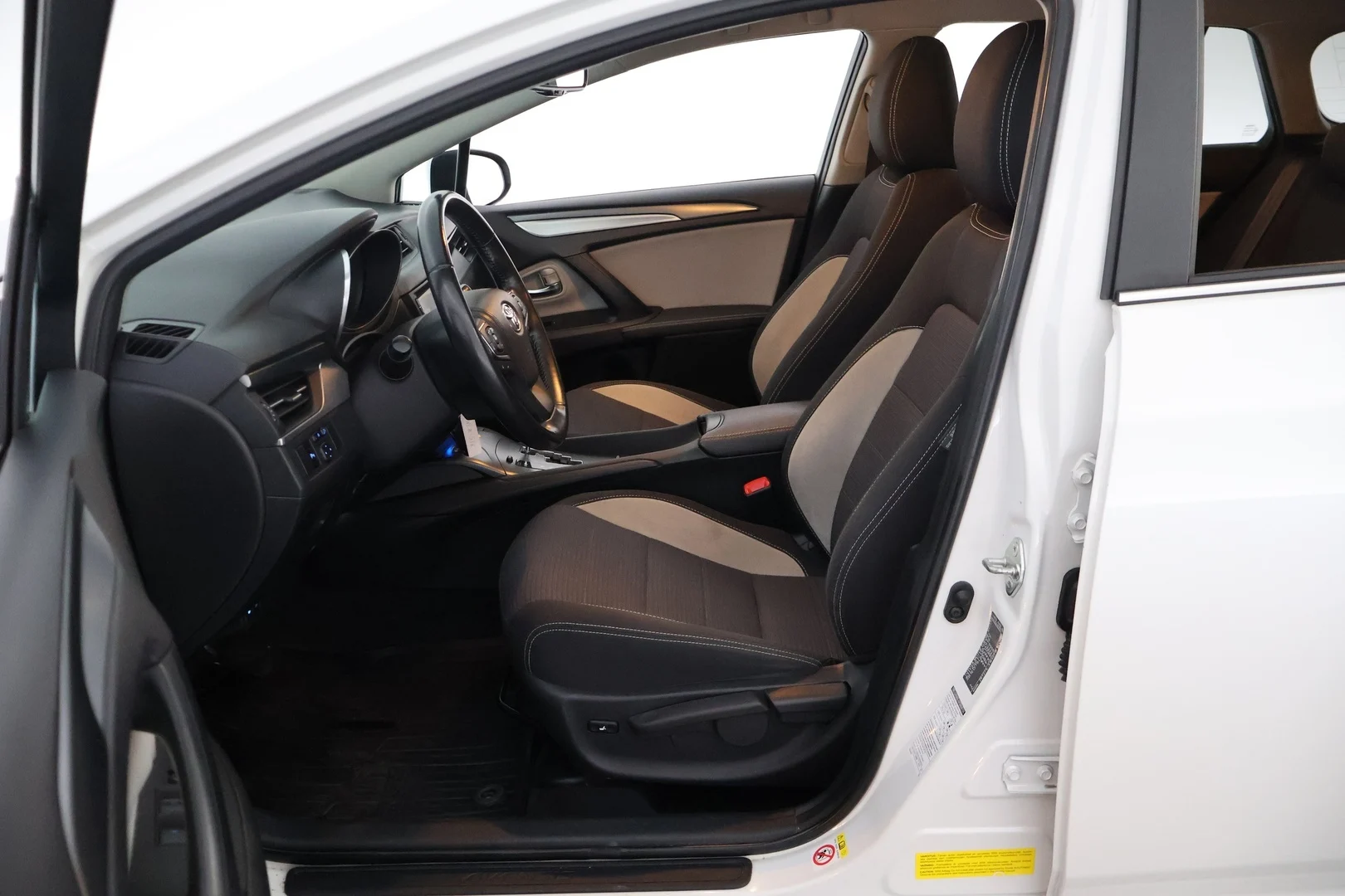 Car Image - 6JG95n0XgqglGHBLYO7cDT