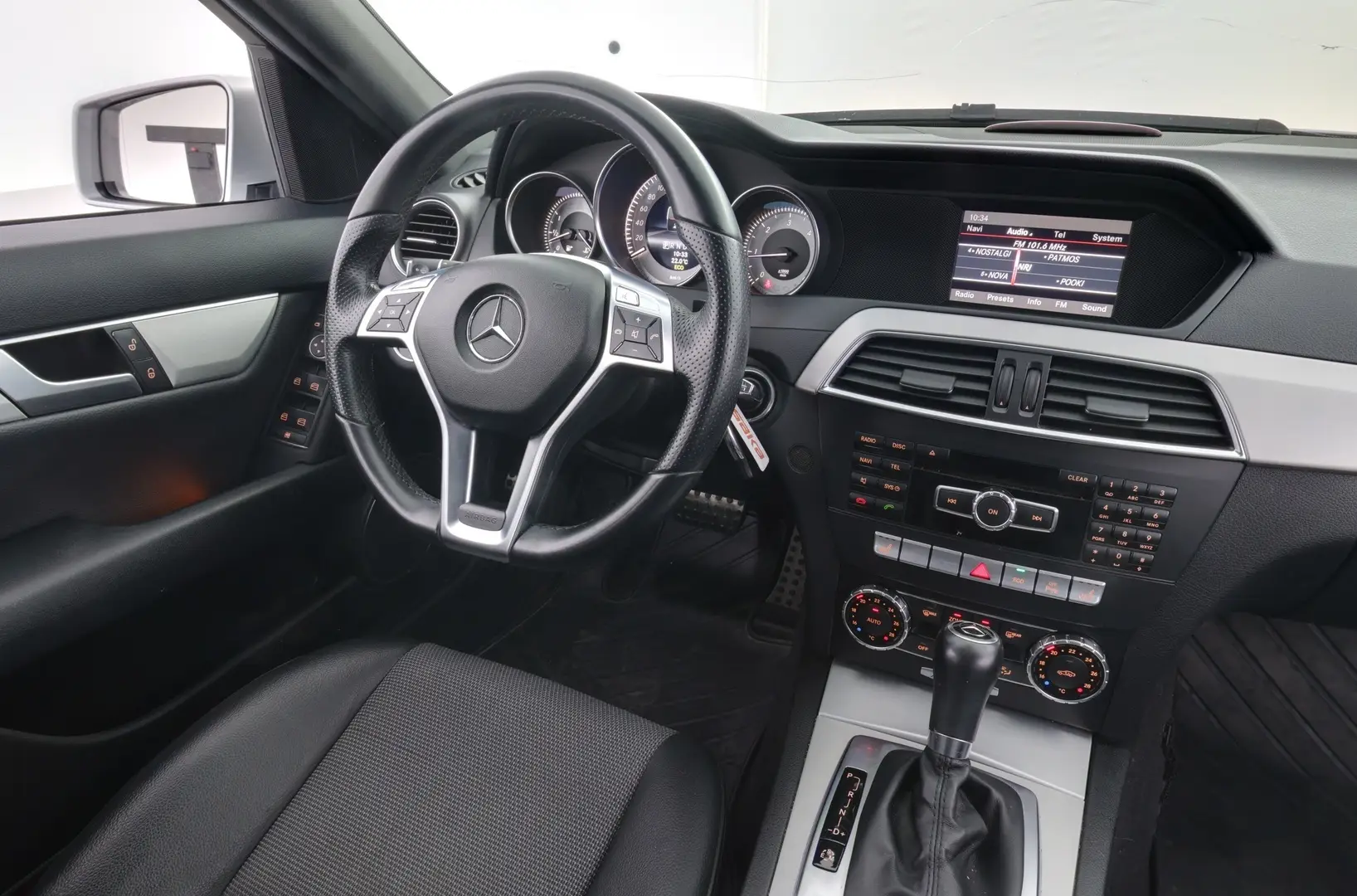 Car Image - 4wn4UNkQovGKzt0R9hqdDf