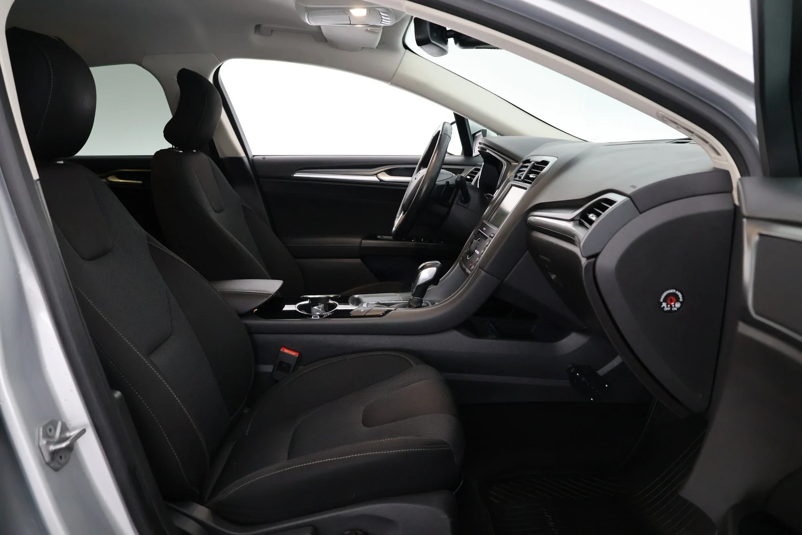 Car Image - 5VjyBknPQDnhwYeOqzQ6xf
