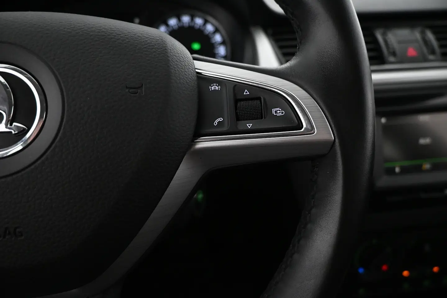 Car Image - 1D34ZAAwjsxXdBbAvON86x