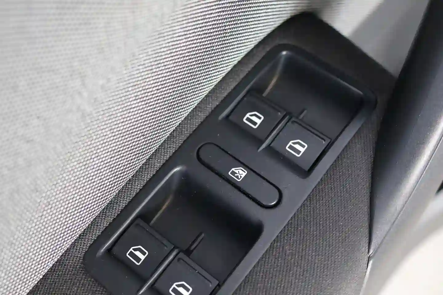 Car Image - 1INloYbLHl3CBi4khHE8AN