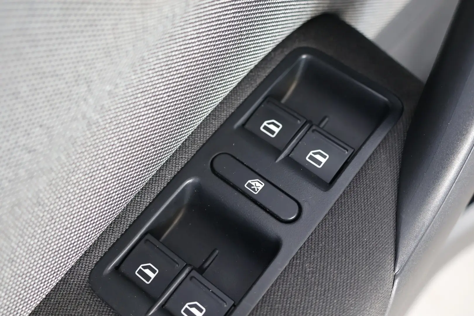 Car Image - 1INloYbLHl3CBi4khHE8AN