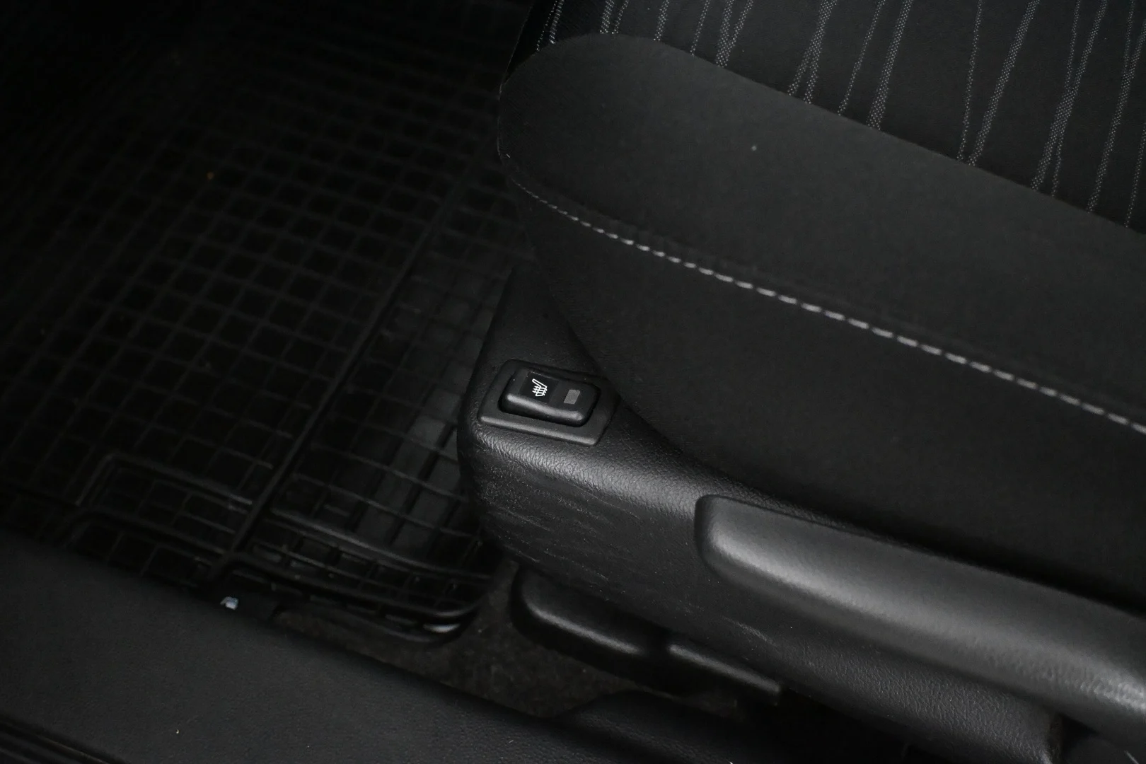 Car Image - 51KeEw8PdddbFpIEevtnoQ