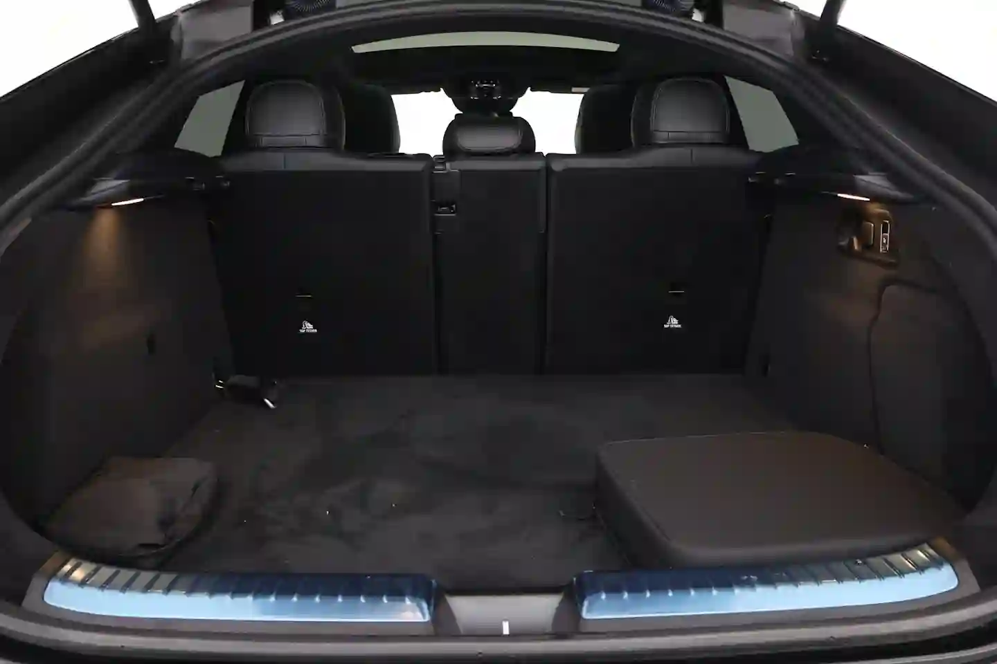 Car Image - zSMg2ikQm8q8U04Lr5DDN