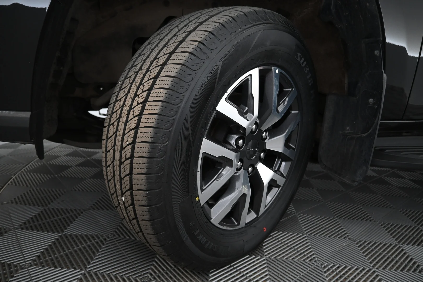 Car Image - 5flro51kqocVG7eBpo1waQ