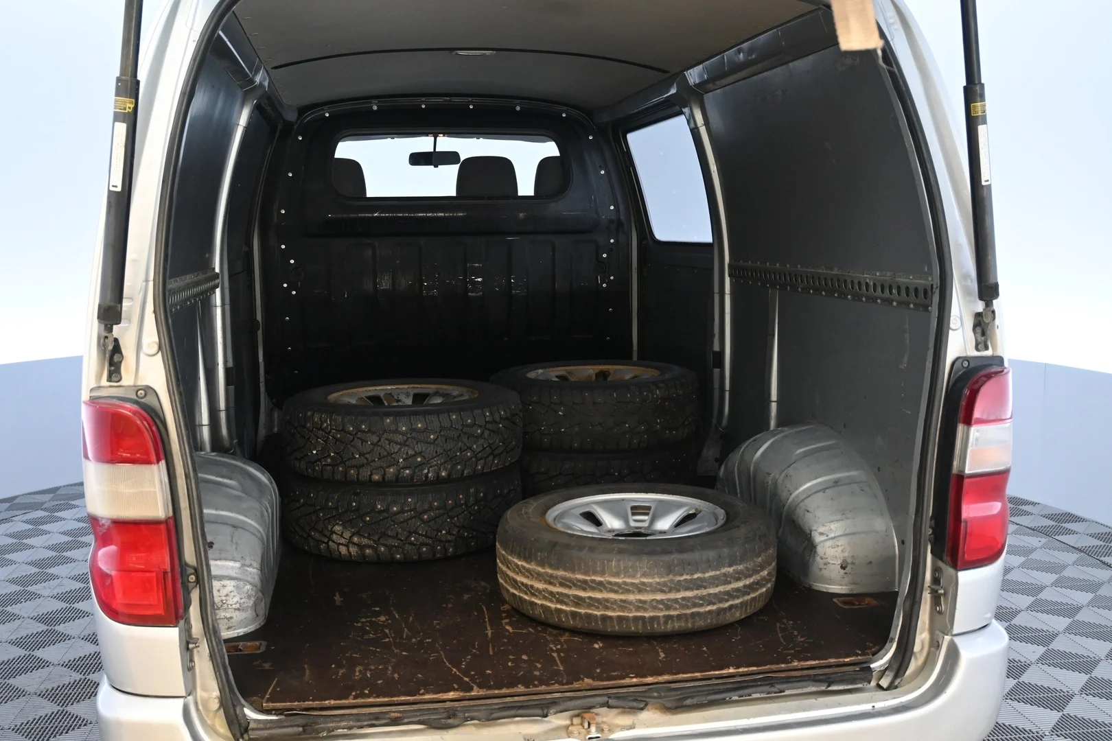 Car Image - IngjjjKZPrm6HfF1h3eAI