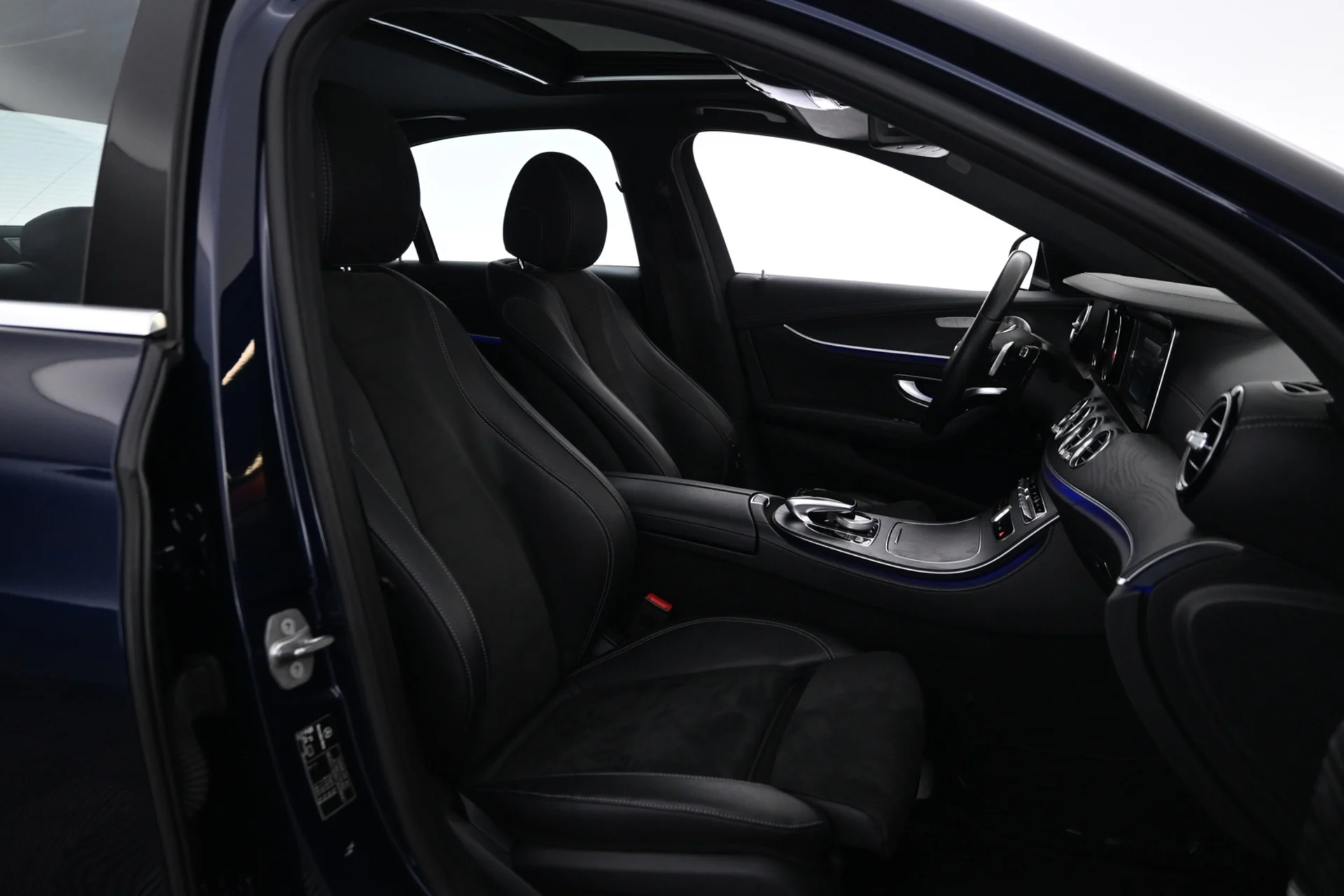 Car Image - 60gFY4Nr4UzNzPBzEoRlTa