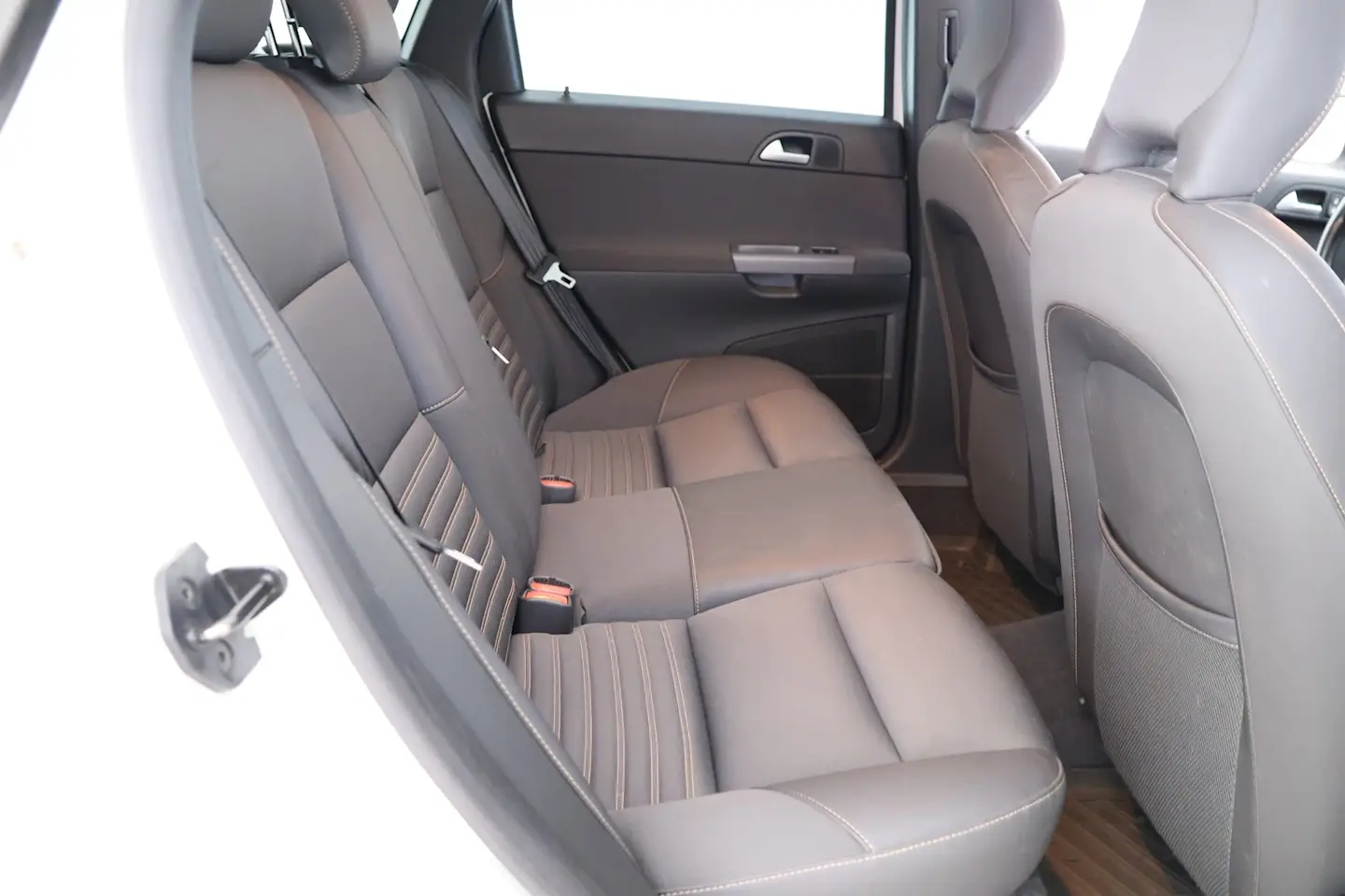 Car Image - 1vNmM4HdGLxh5pw69dmFtN