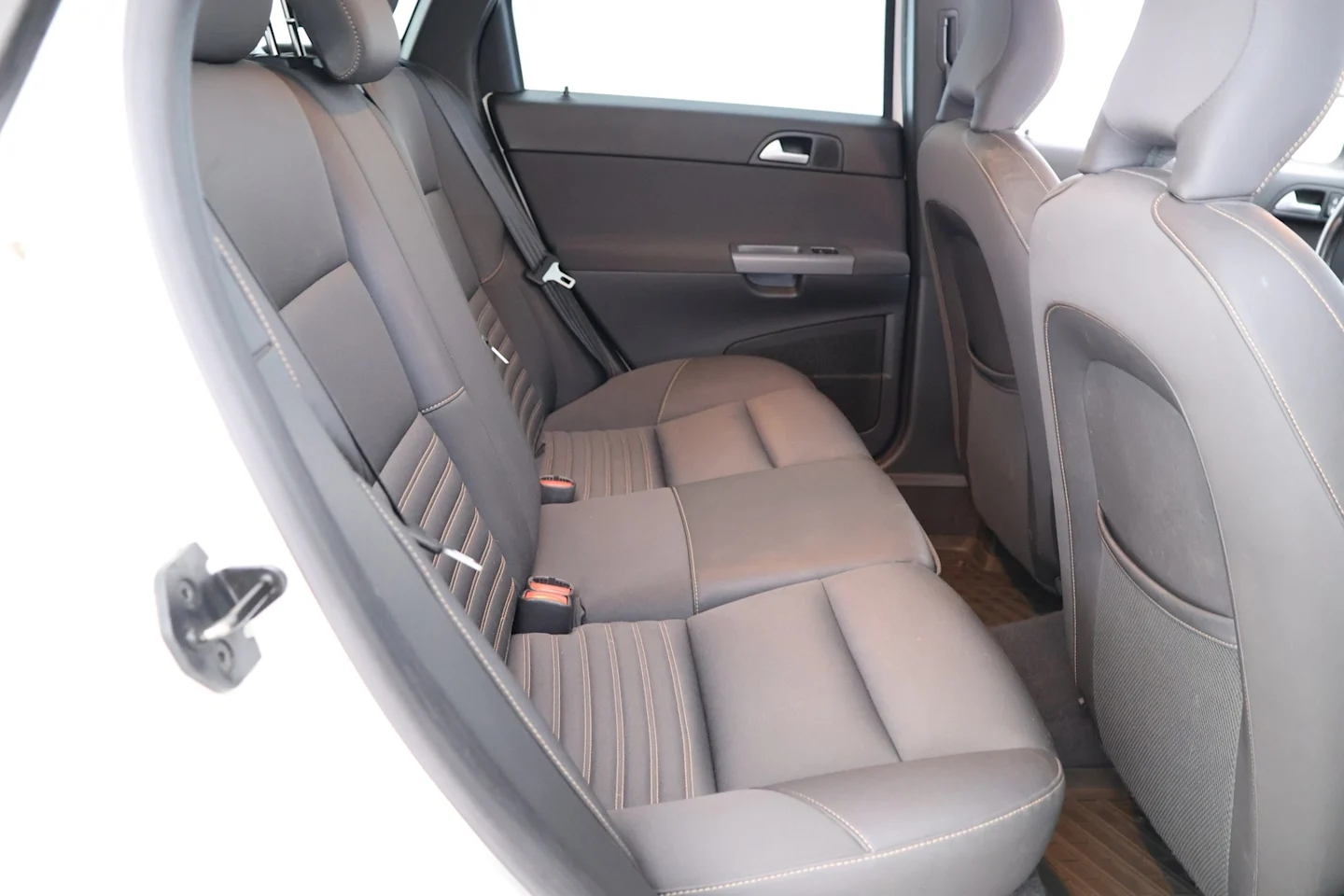 Car Image - 1vNmM4HdGLxh5pw69dmFtN