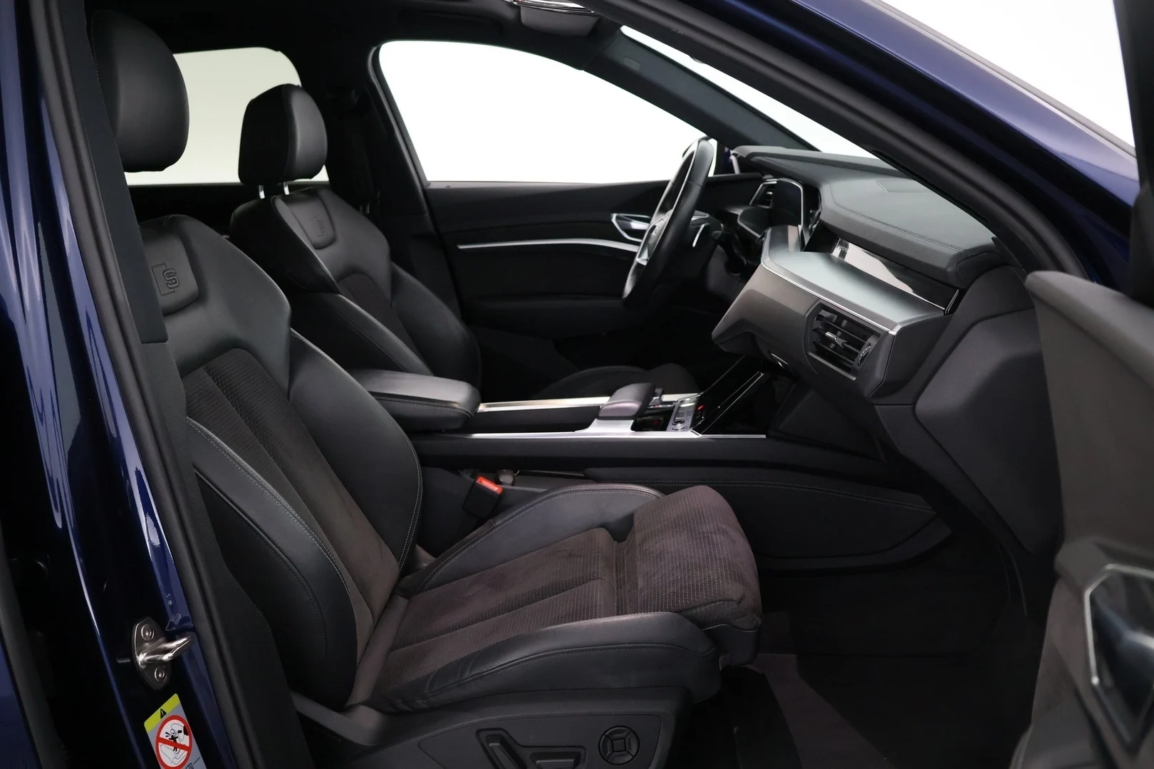 Car Image - 6ugXLCXdl5sfHLJXHmnD7C