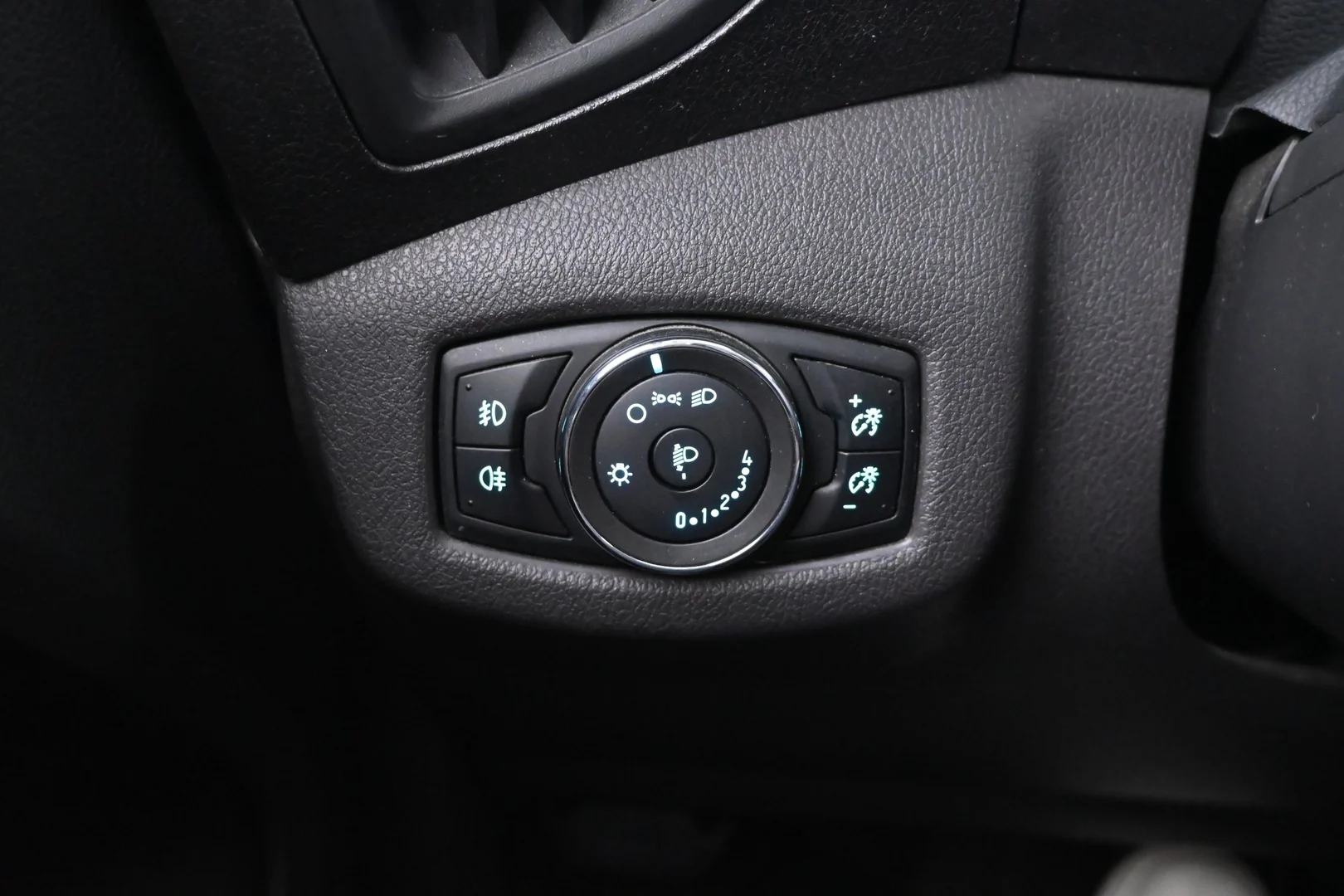 Car Image - x4MdXSkkFNh1zgKCjJp1a