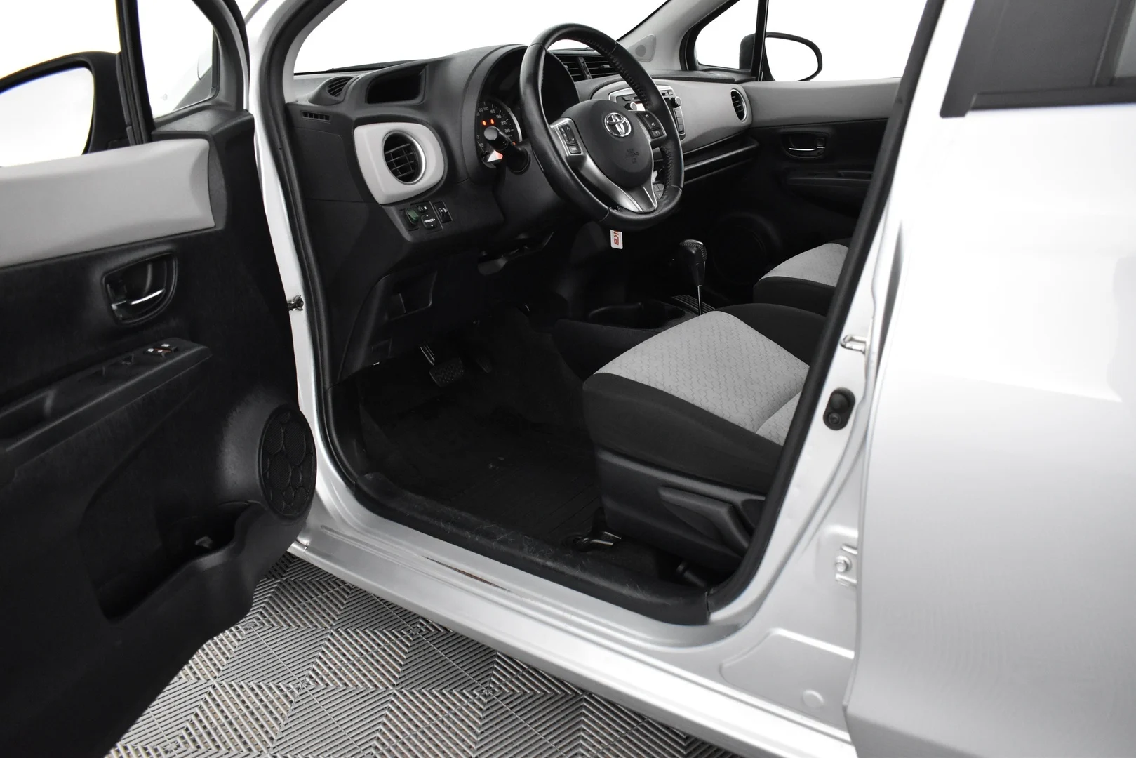 Car Image - 4HBEk3WSPdItdbPFhRrWW9