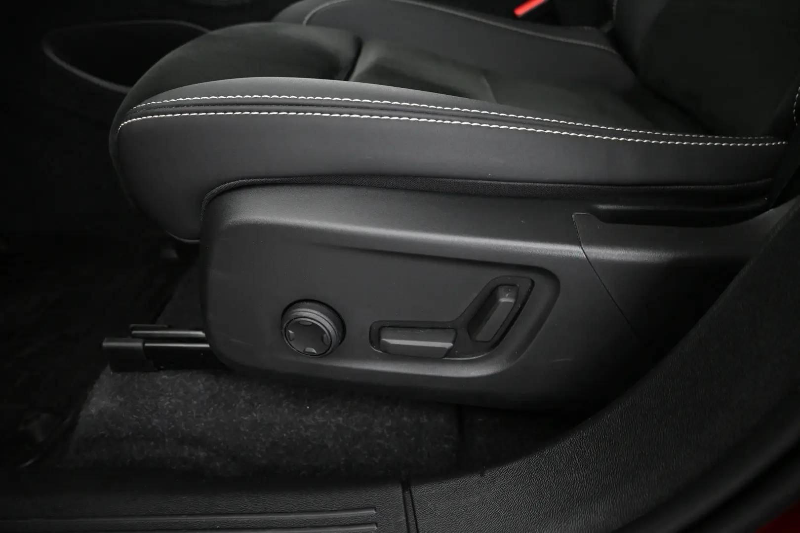 Car Image - 2KMtdDQWQxyVx5PM4By2IC