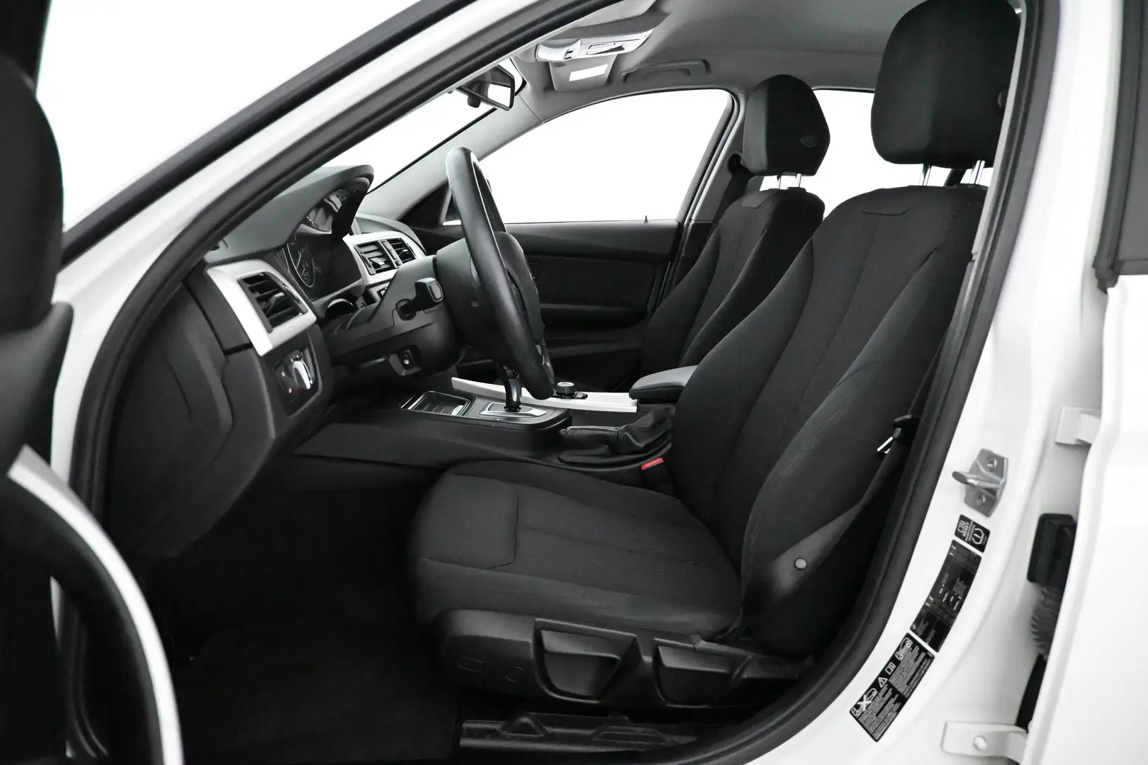 Car Image - dL6kL8kPbdXfSG6r5TzPE