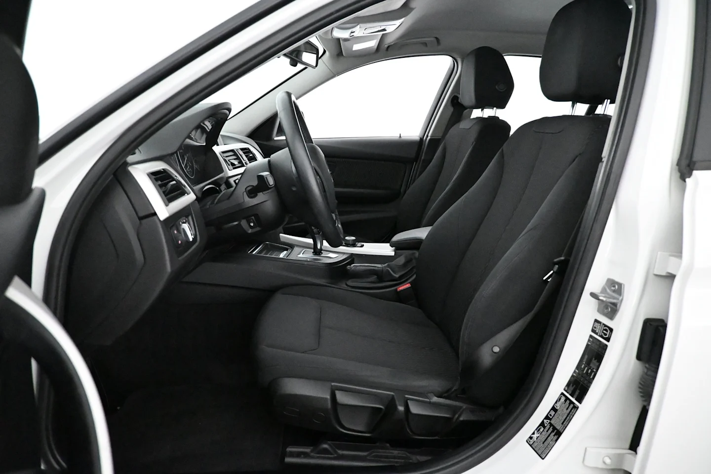 Car Image - dL6kL8kPbdXfSG6r5TzPE