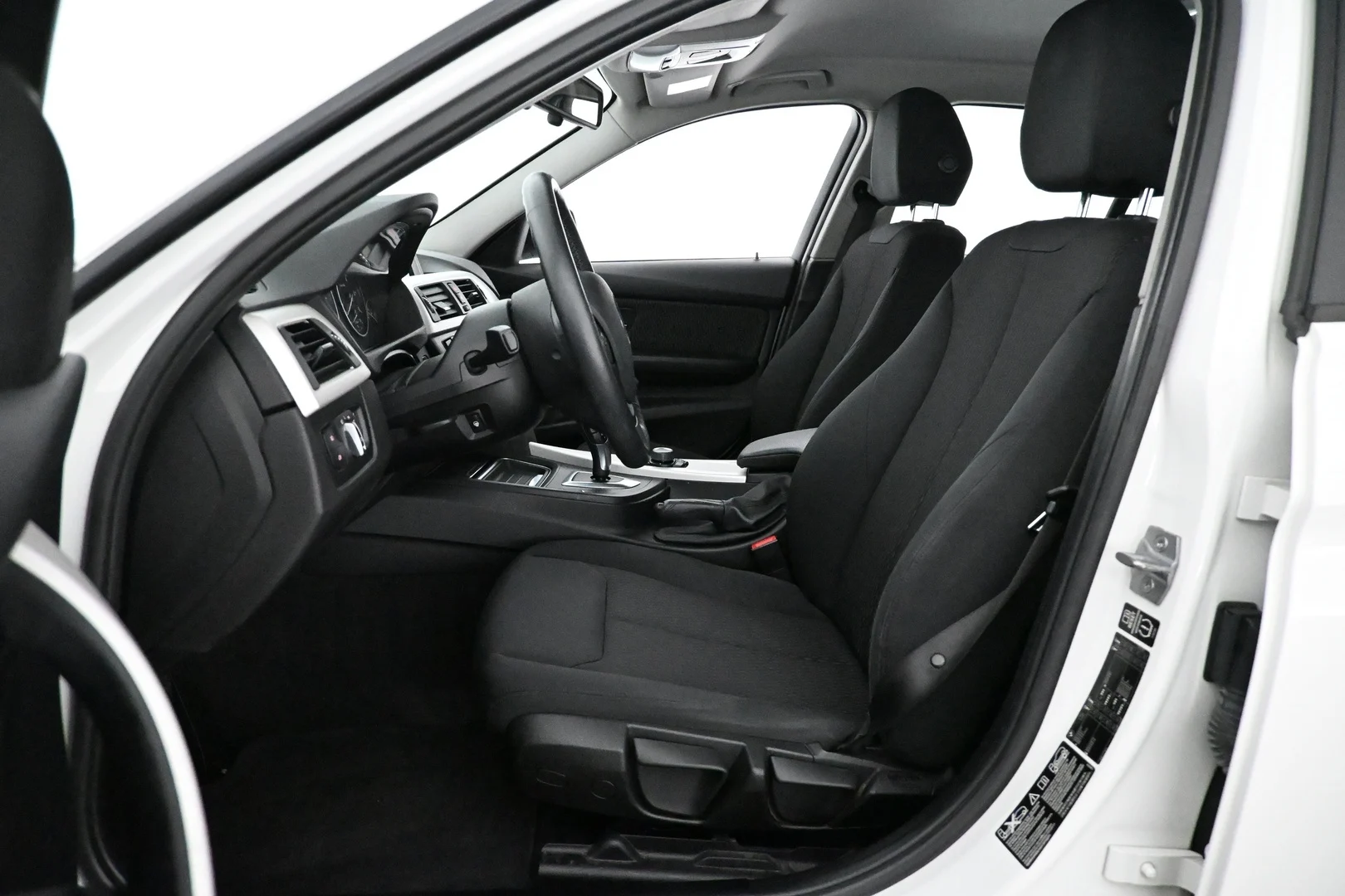 Car Image - dL6kL8kPbdXfSG6r5TzPE