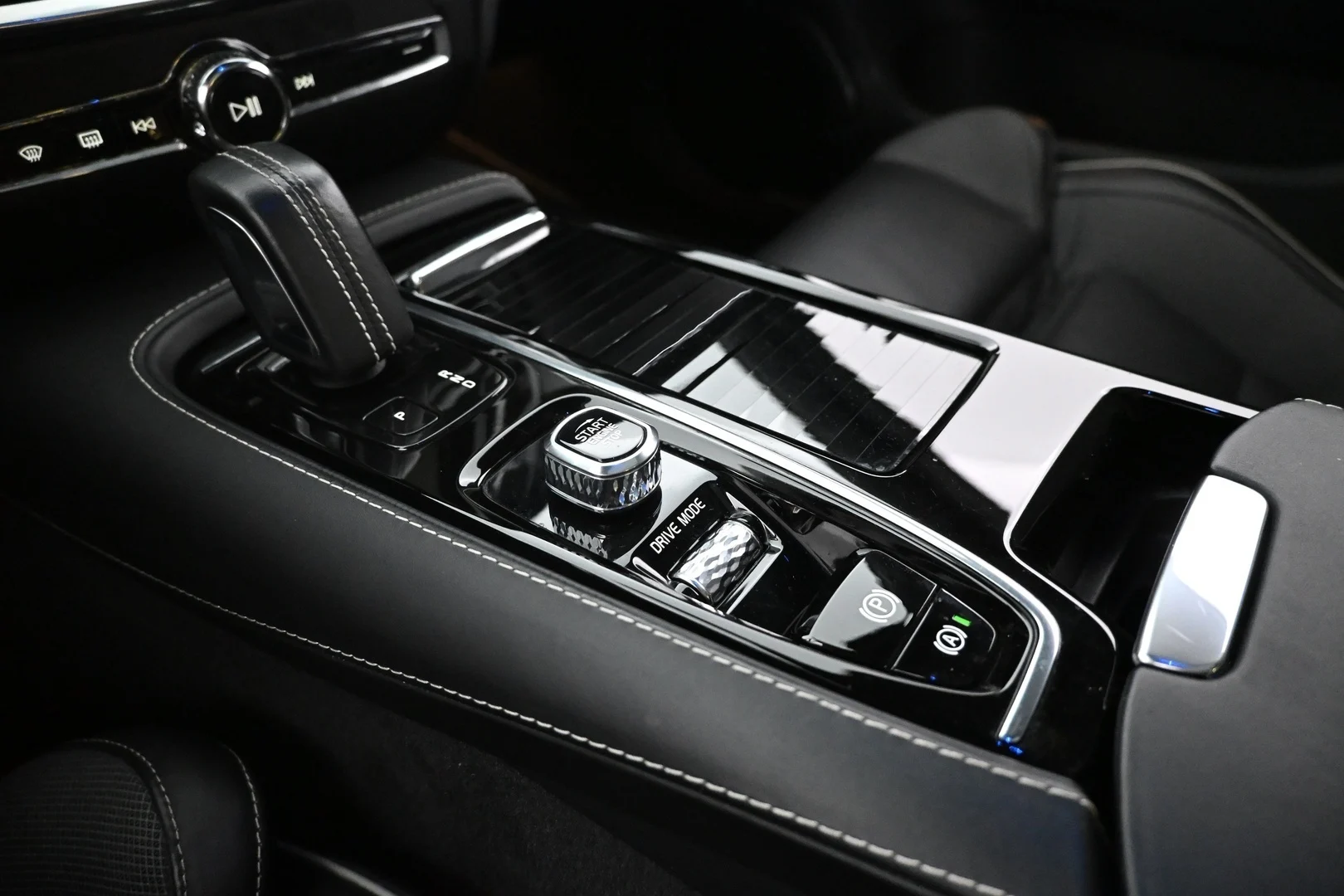 Car Image - 32GvS3yekf1Gi3i9d3I1wF