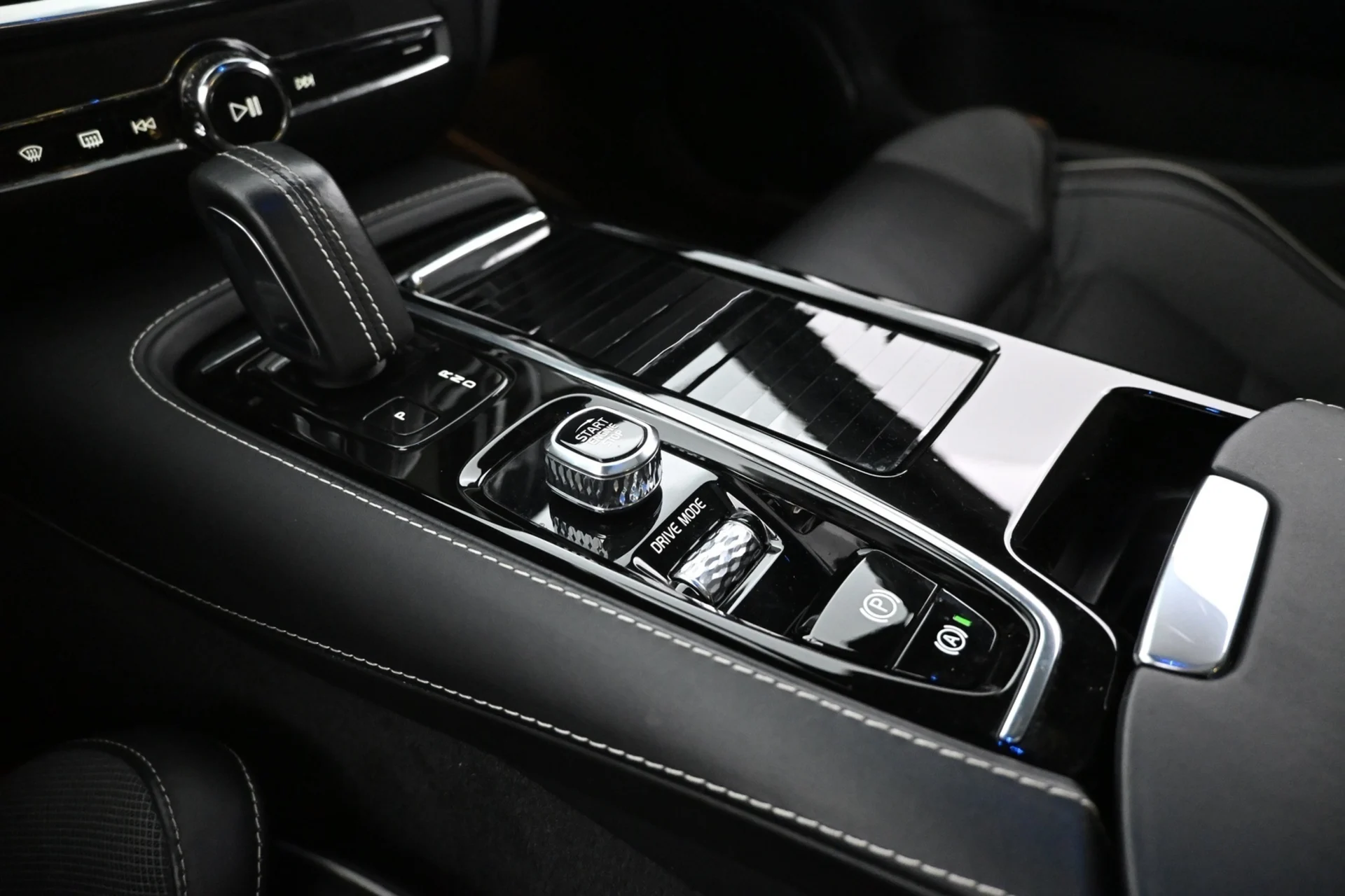 Car Image - 32GvS3yekf1Gi3i9d3I1wF