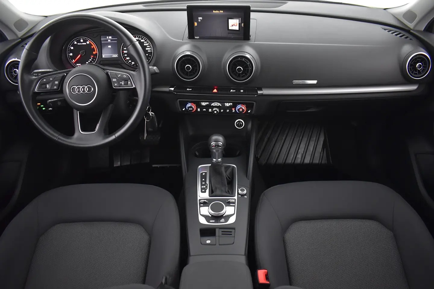 Car Image - 3UxOW2RicncyZbS9XYZtTL