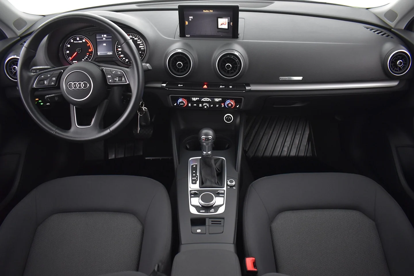 Car Image - 3UxOW2RicncyZbS9XYZtTL