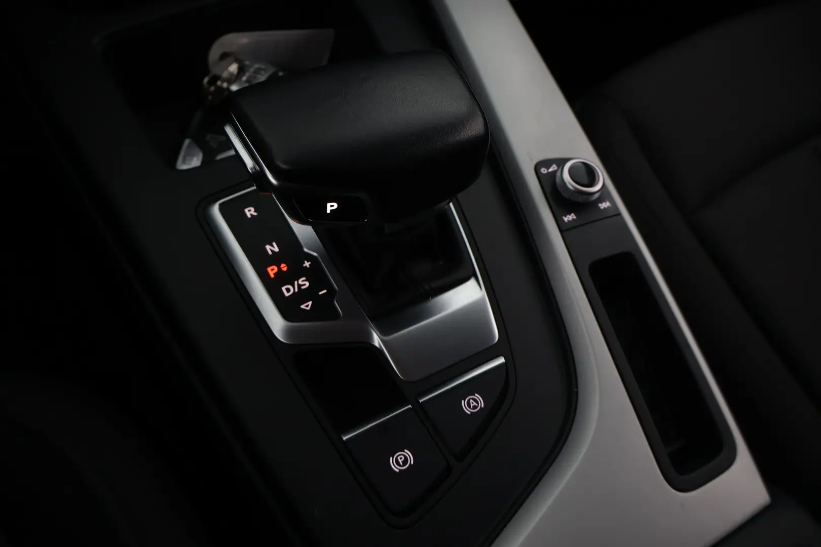 Car Image - 59IUNpT3FCXMvdSlFwkR7u