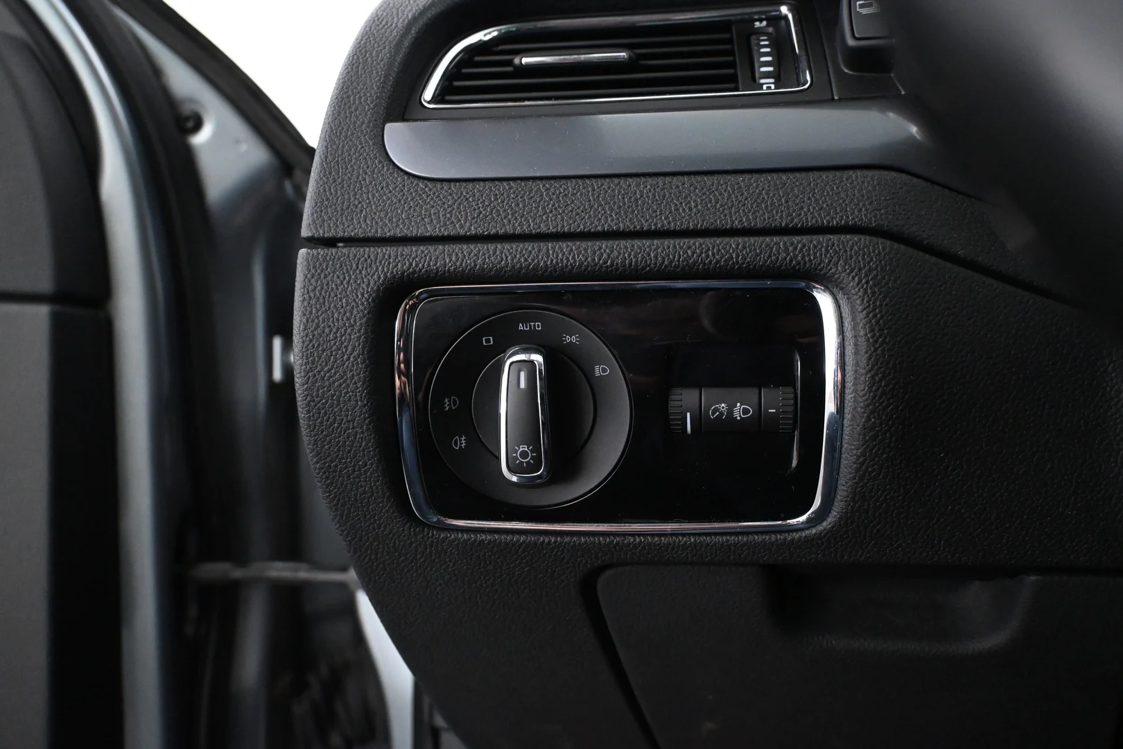 Car Image - 3U5rA9huMUjshNCUg4llmI