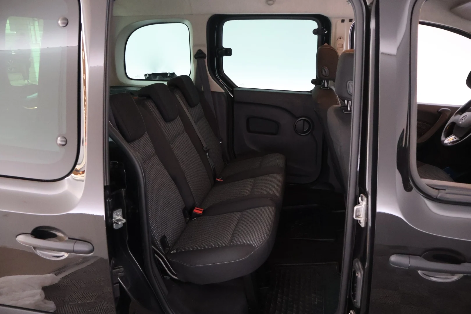 Car Image - 2wEZEtXPial5JN3ULVSY5H