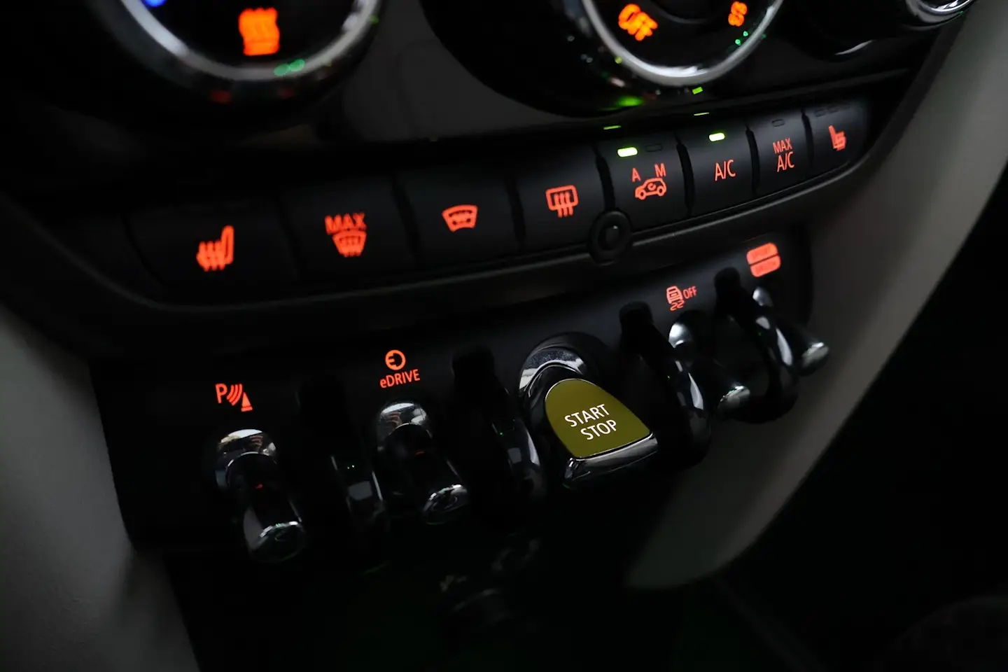 Car Image - 6da26LLYS5MV2oKUA1M9aV