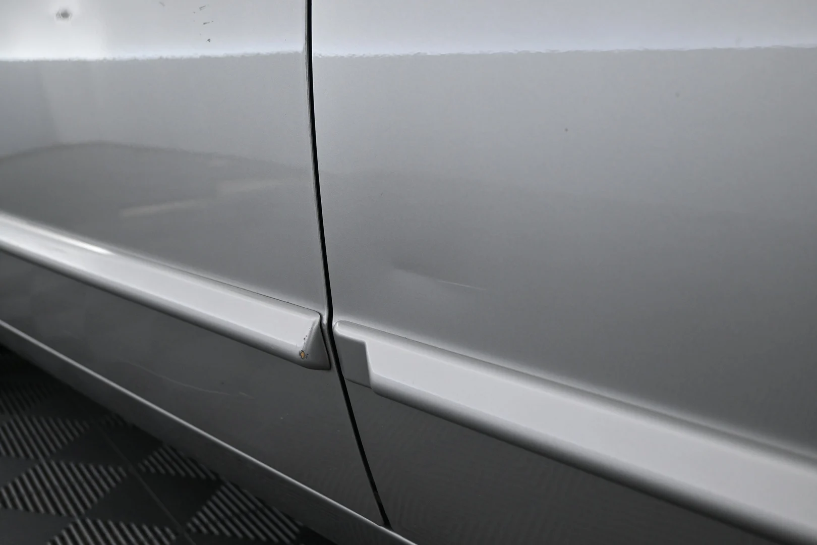 Car Image - FwyJT6Ga9AAlmVO8qm1Q8