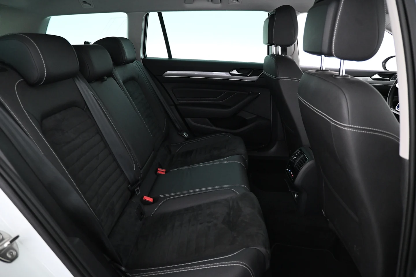 Car Image - 8kGxcLbiKsuuko8EVU7Yu