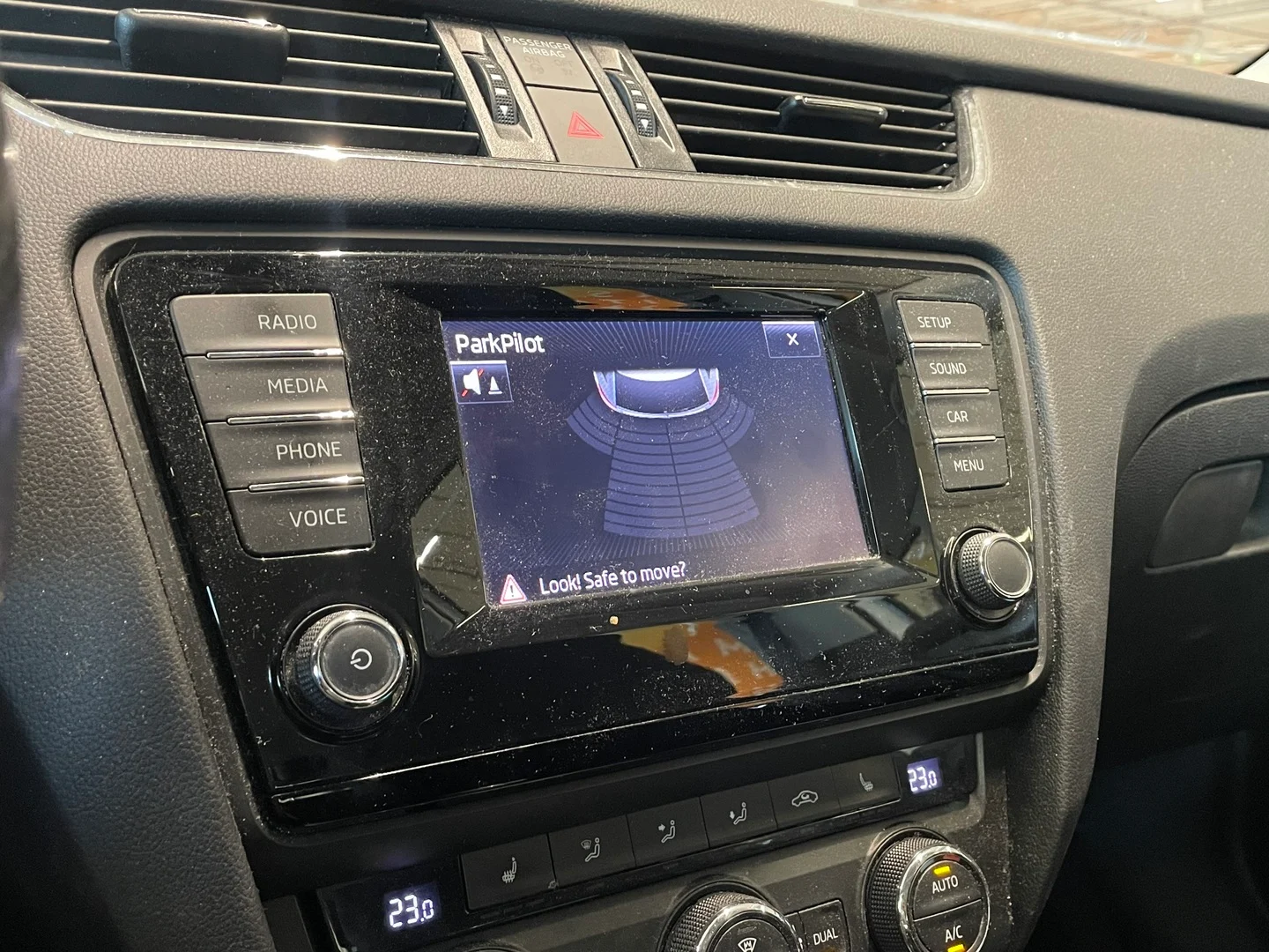 Car Image - 1GebavLqo5kndAcIWuF0C8