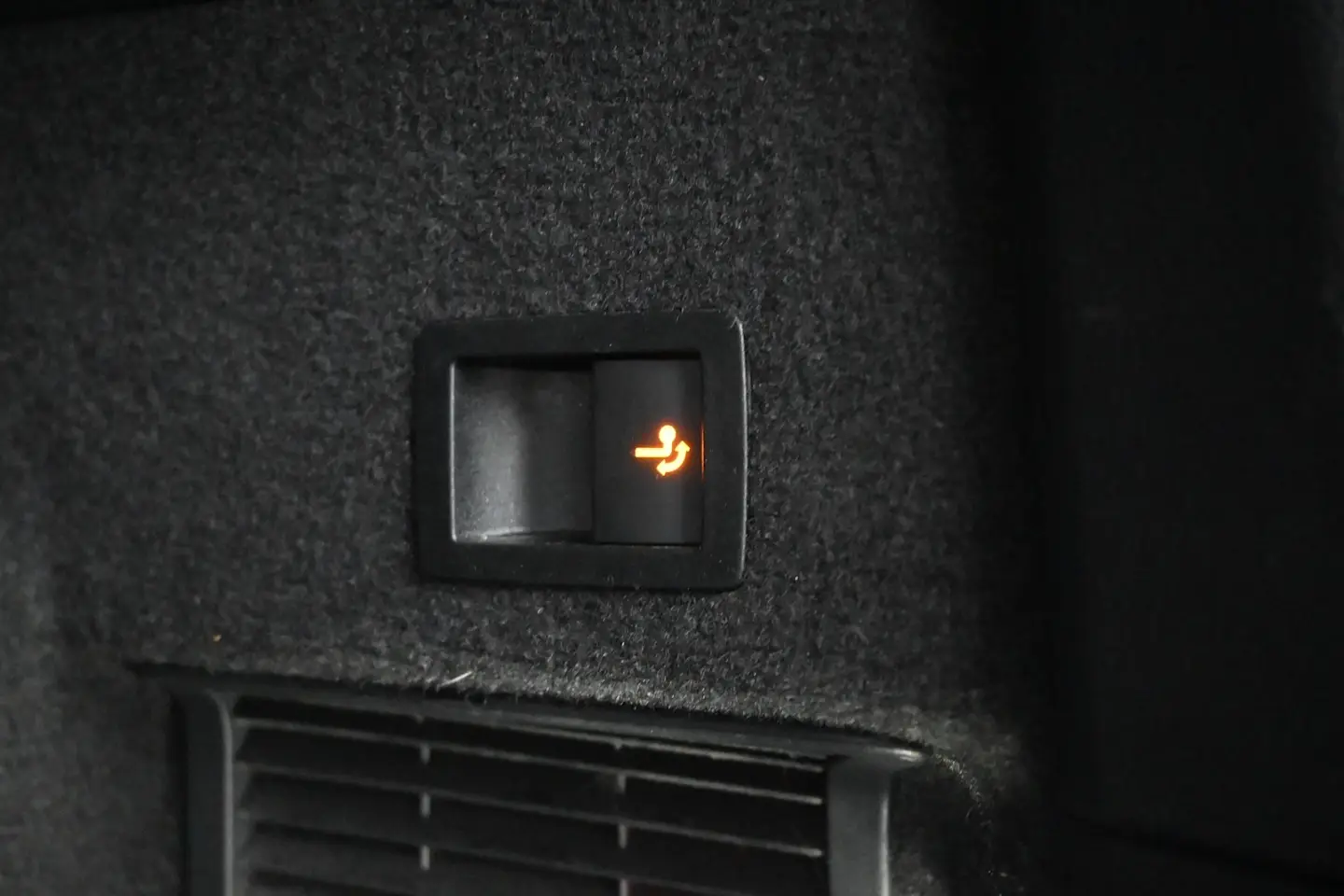Car Image - 4kWf4DLbzT6Cdh8F7LGxhS