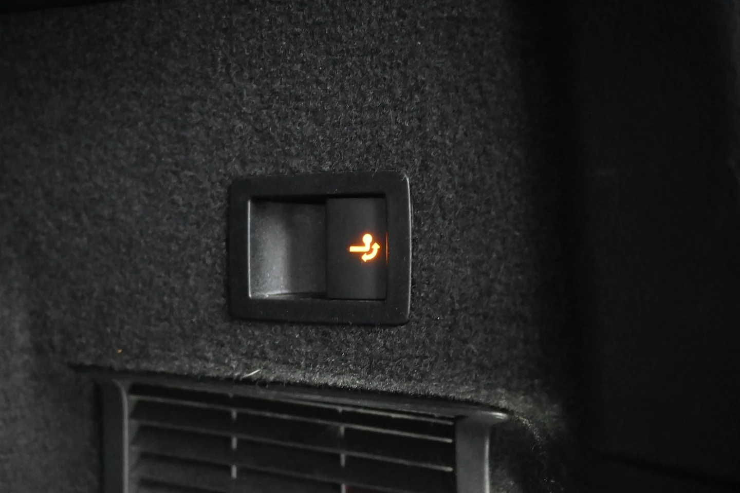 Car Image - 4kWf4DLbzT6Cdh8F7LGxhS