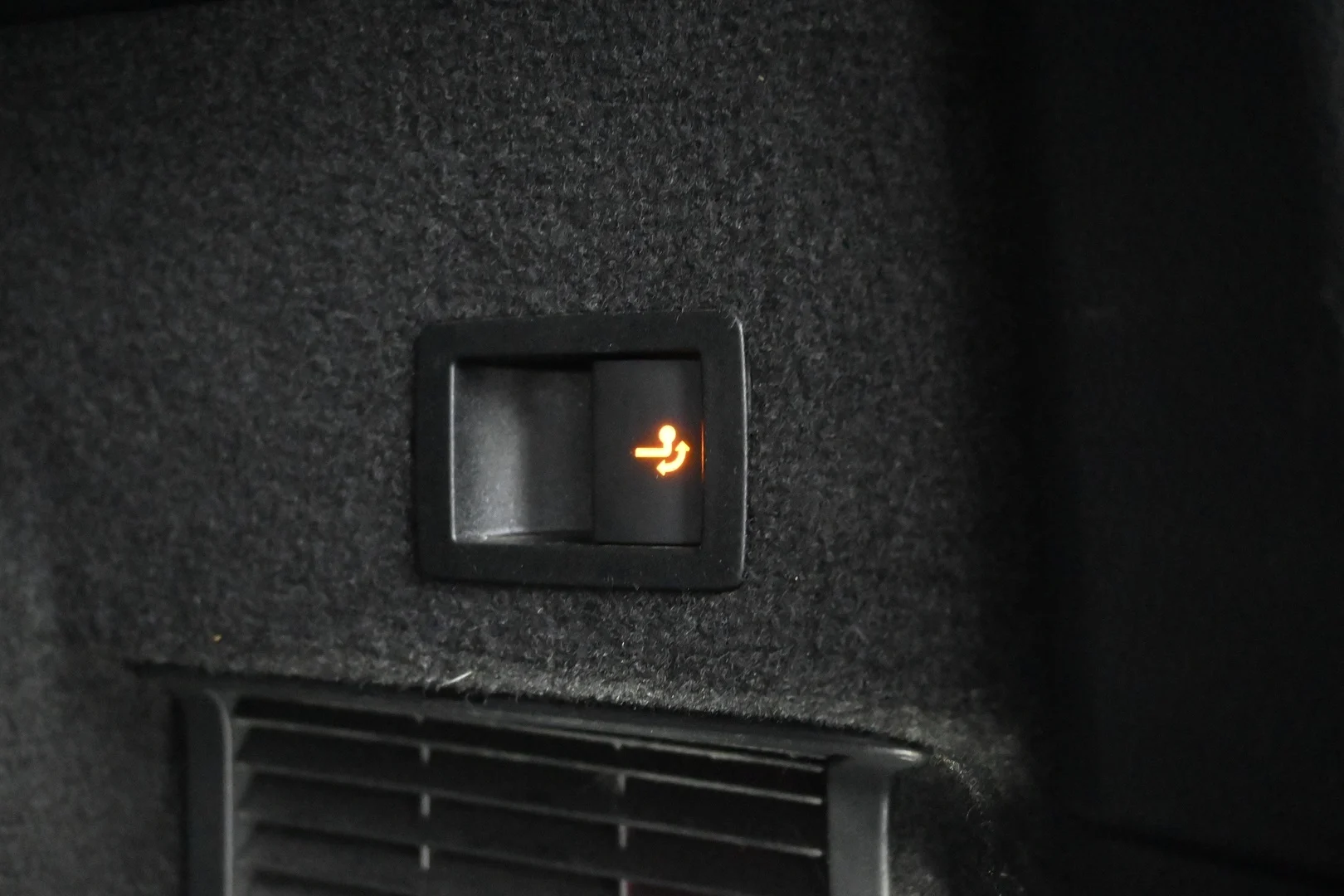 Car Image - 4kWf4DLbzT6Cdh8F7LGxhS