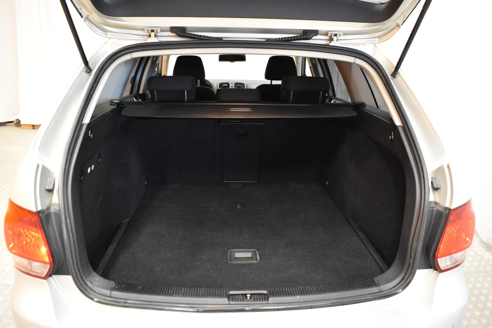 Car Image - tK8jtGGLRli6OrPF4YD97