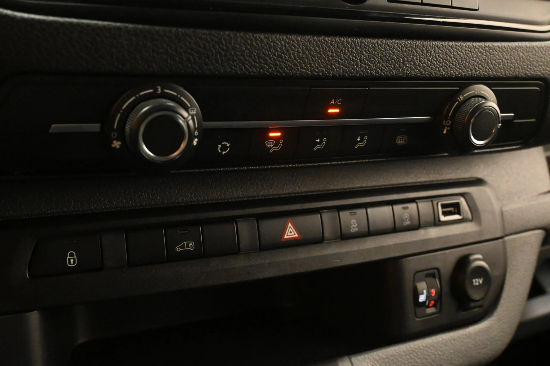 Car Image - 4XAQJJUFvXG1uoAoQndO8X