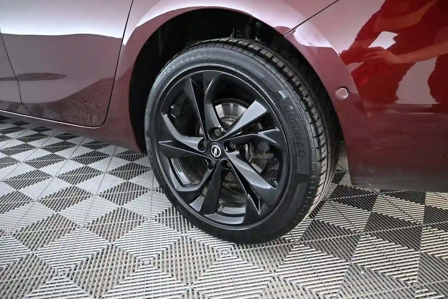 Car Image - 3DMjYhwuPzVpYs0pRgcfFJ