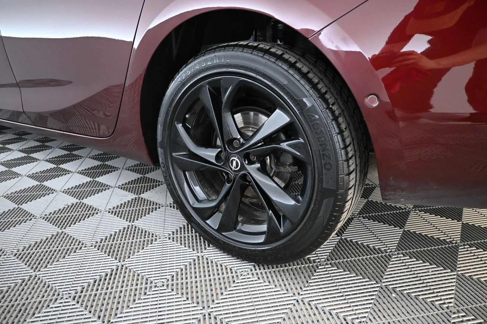 Car Image - 3DMjYhwuPzVpYs0pRgcfFJ