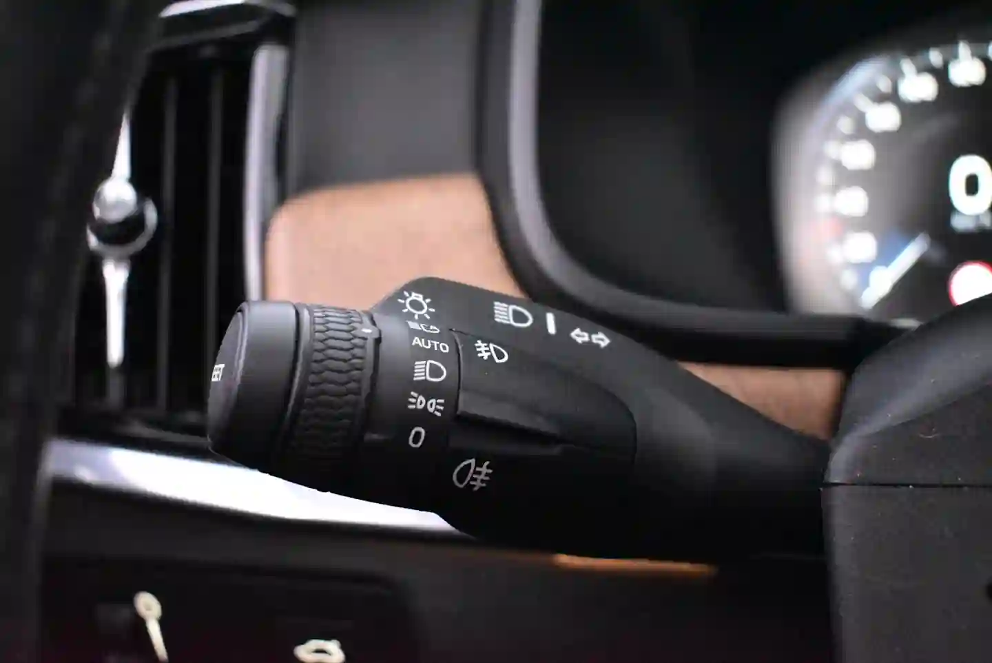 Car Image - 44kxJzRqzvbMQyrDeUxTIZ