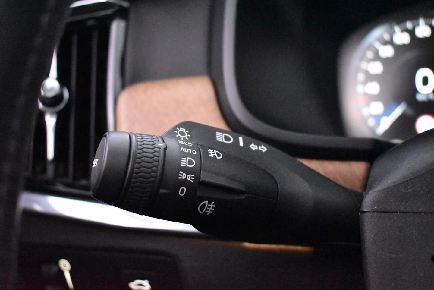 Car Image - 44kxJzRqzvbMQyrDeUxTIZ