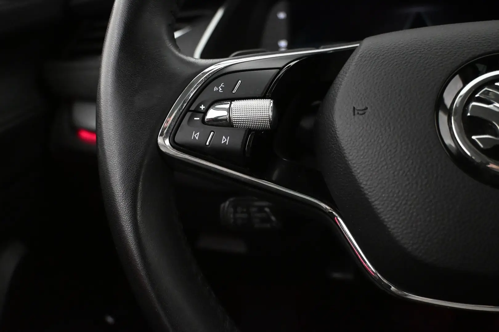 Car Image - 3quGSsFFB9dXdDe9BsKdcb