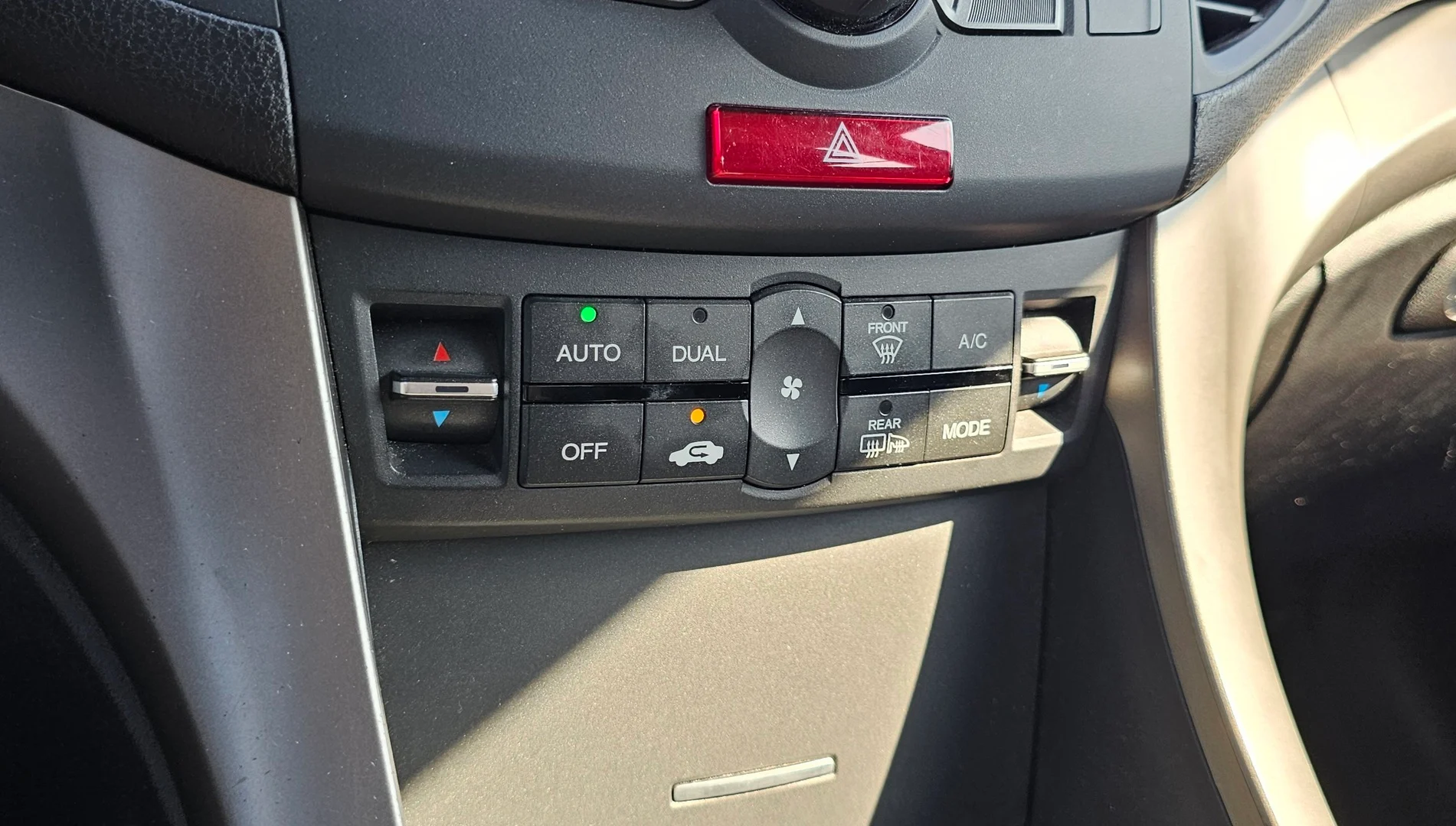 Car Image - 6G0pGavSd8UGtYqEqG8gr2