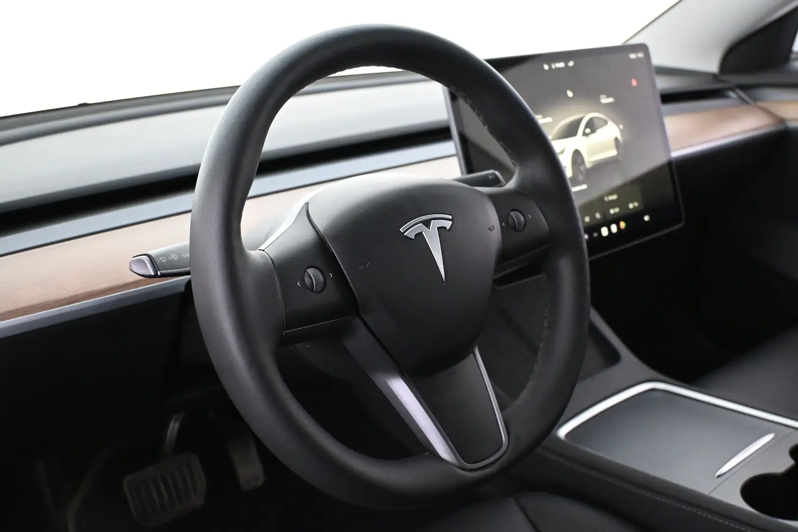 Car Image - WzarpjFbqcBcCyHSoxr1G