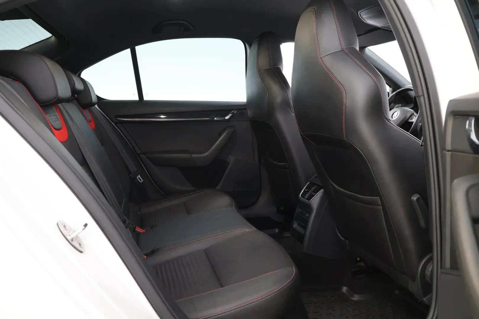Car Image - 1U2OldLB3AUryLk1RPWrc7